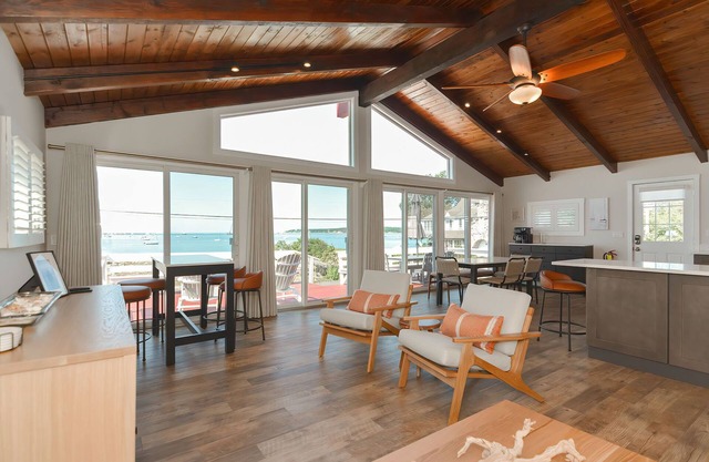Niles Beach House - Beach & Boston Skyline Views