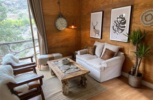 Maison Ñilhue avec forêt et rivière