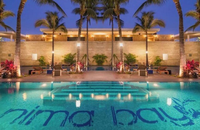 Nima Bay Luxurious 3 bedroom, 2 story Penthouse.