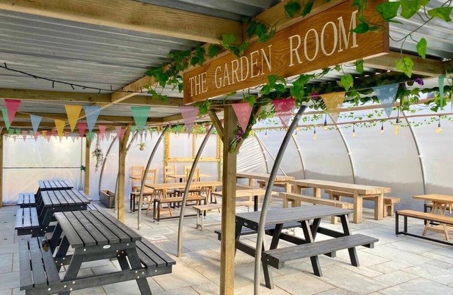 Nine Yards Farrington's Family Glamping