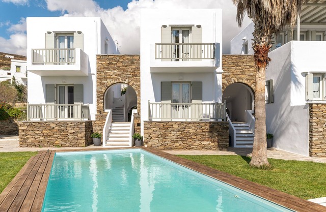 'Ninemia Suites Tinos Superior 101' avec piscine partagée, Wi-Fi et climatisation