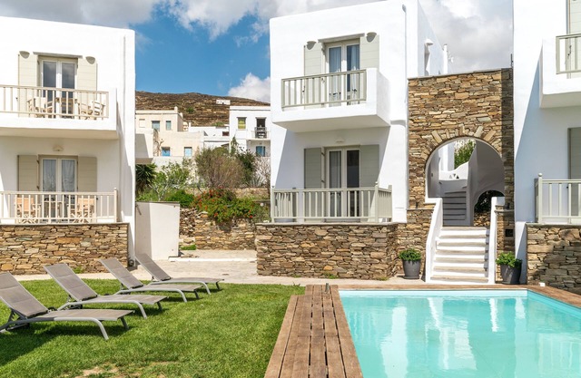 'Ninemia Suites Tinos Superior 202' avec vue sur les montagnes, Wi-Fi et climatisation