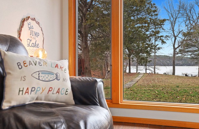 Ninnie & Papaw's Paradise Cove on Beaver Lake