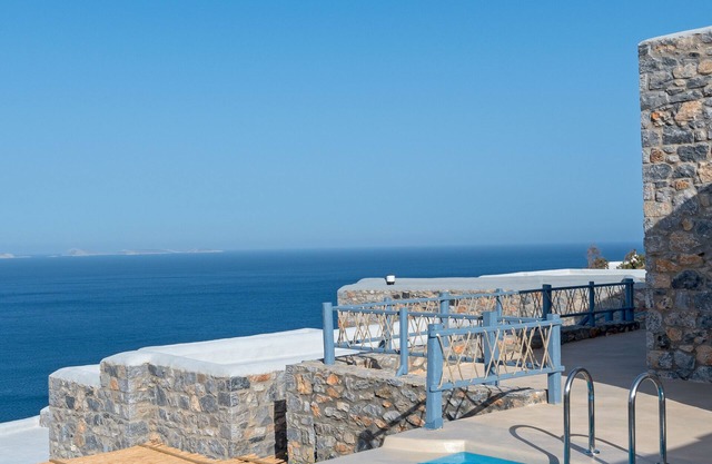 Nisides Suites