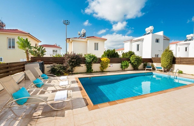 Nissi Beach holiday villa - rentprivatevillas 003