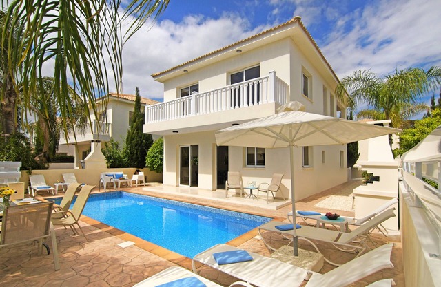 Nissi Sapphire Villa - Walking to Nissi Beach