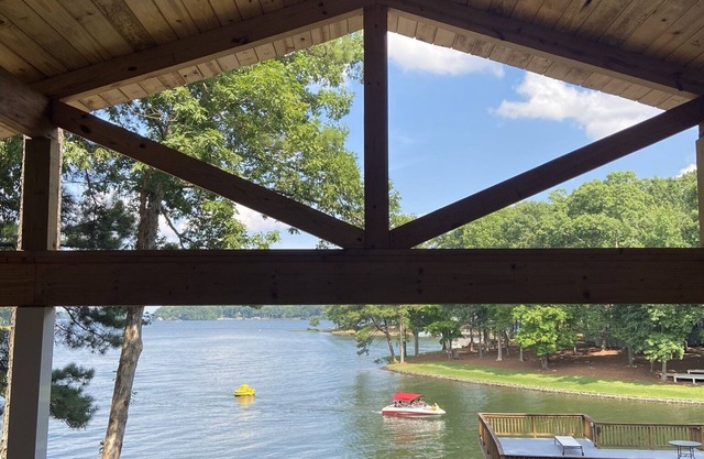 * 99 * une nuit spéciale Front Main Lake View Cove Wildwood Point