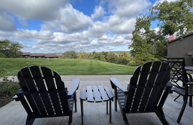 Newly Updated Modern, Spacious, and Cozy Condo- Right on the Lake!