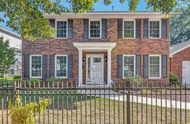 Luxury Downtown Sheboygan 4BR-2.5 Bath - 3 min walk to beach - Lakeside Legacy