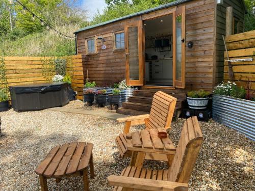 No 1 Hut Lane, a cosy Hut, heating, HOT TUB and a magnificent view for 2