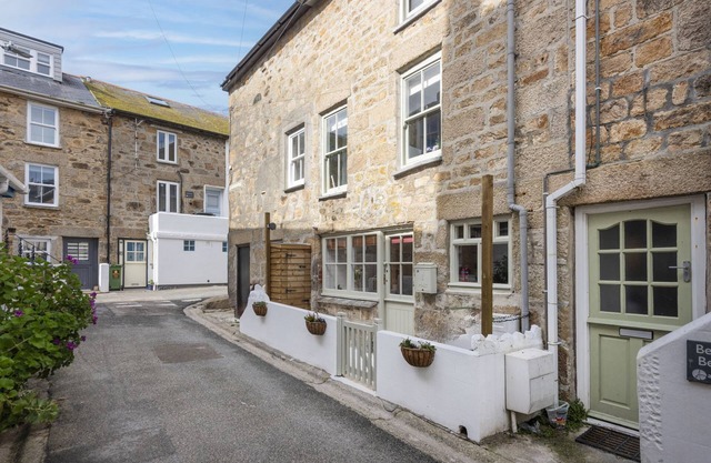 No.1 St Eia - a cottage that sleeps 6 guests in 3 bedrooms