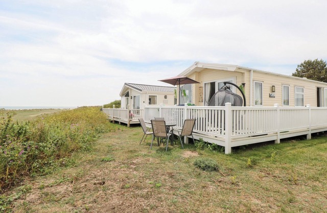 NO. 2 - SEAVIEW, pet friendly, country holiday cottage in Kessingland