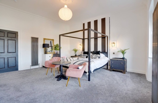 No 2 @ The Rocket Rooms Apartments