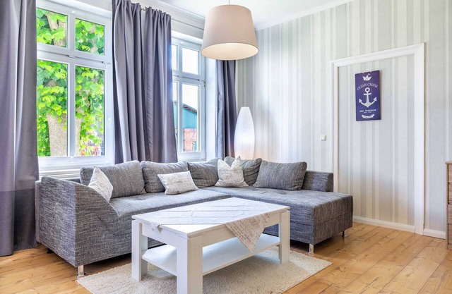 No. 3 - 2 room vacation apartment in a farmhouse with garden - Baltic Sea Farm Schwalbennest OFC 15