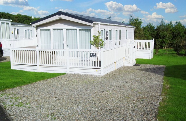 NO. 4 FISTRAL, family friendly, with pool in Crantock