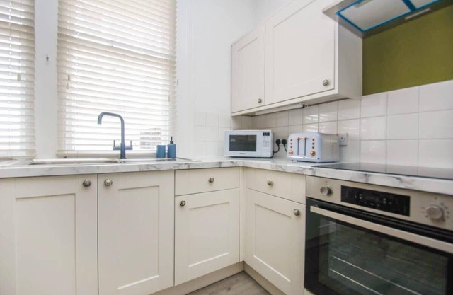 No 7 | Near the Beach | by Brighton Holiday Lets