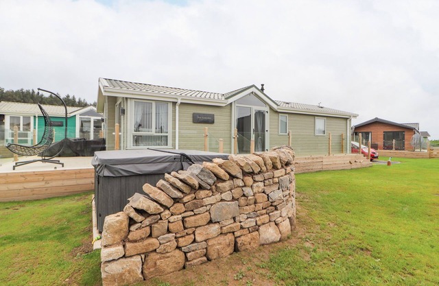 NO.7 SKIDDAW VIEW, pet friendly, country holiday cottage in Aspatria