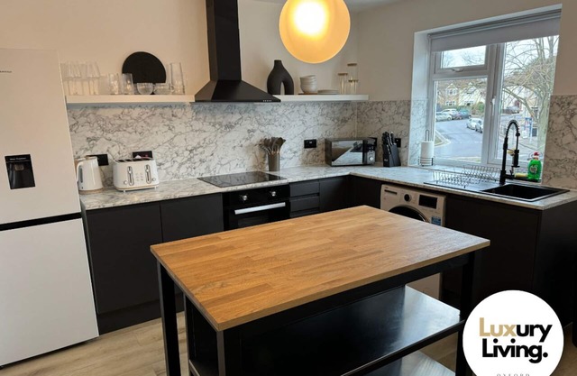 No 8 - 1 Bed Flat - Lux Living - Free Parking