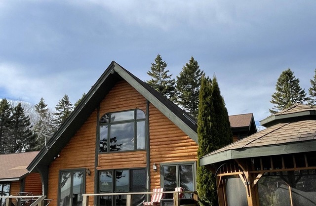 Majestic Log Home sur 400 pieds de la façade du lac Michigan.