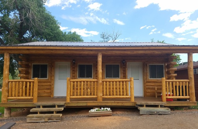 No Name City Luxury Cabins & RV