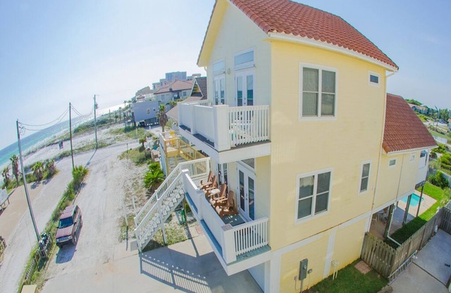 Pas de route à traverser! Piscine privée et plage privée, 3 chambres et 3 salles de bain