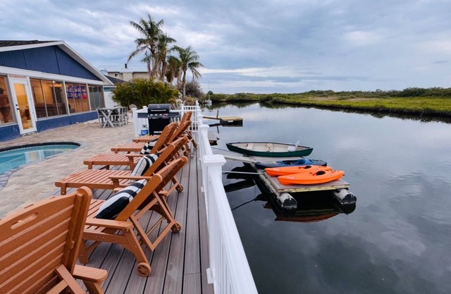 No Storm Damage 5 bedrooms, Heated Pool, Sunsets