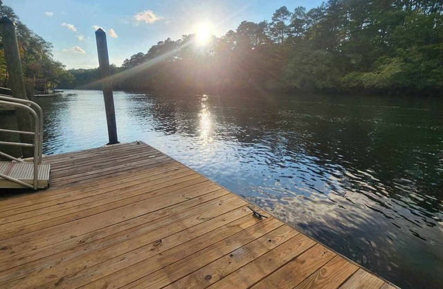Spacious 4-bedroom house on the Edisto River with Dock & Boat Landing
