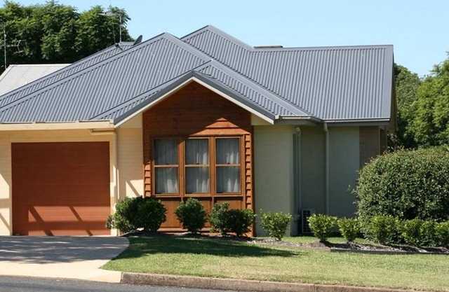 Noah's Mid City Motor Inn