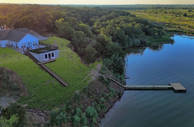 Nocona Lakefront with 40 private acres, beds for 8, newly constructed in 2024!