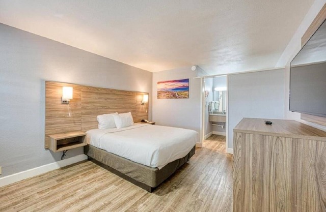 Non-Smoking 1 Queen Bed