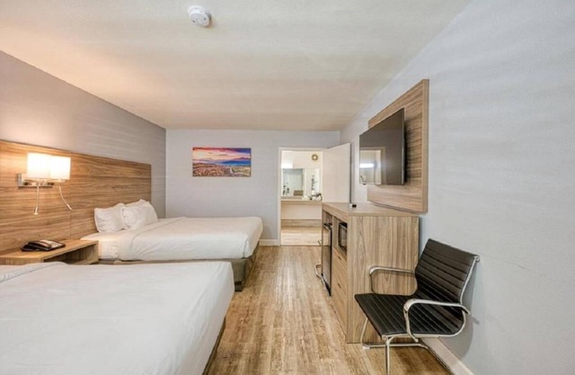 Non-Smoking 2 Queen Beds