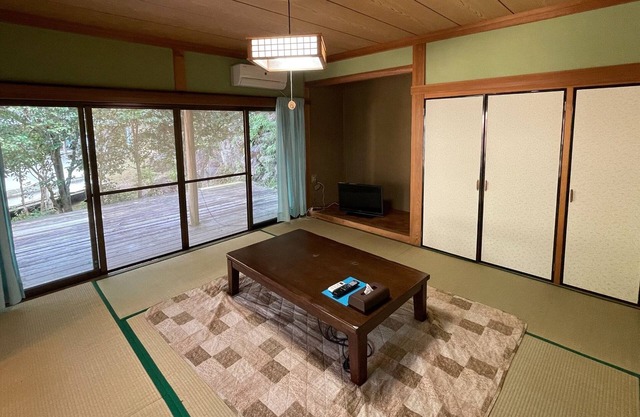 Nonsmoking Japanesestyle detached house surrounded by virgin forest Building 2 / Shimanto Kōchi