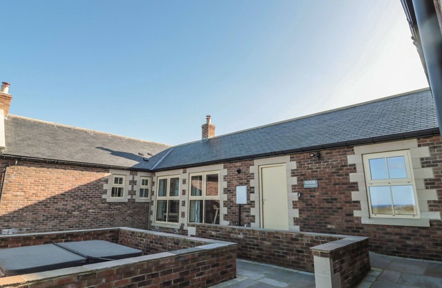 NOOK COTTAGE, with pool in Embleton