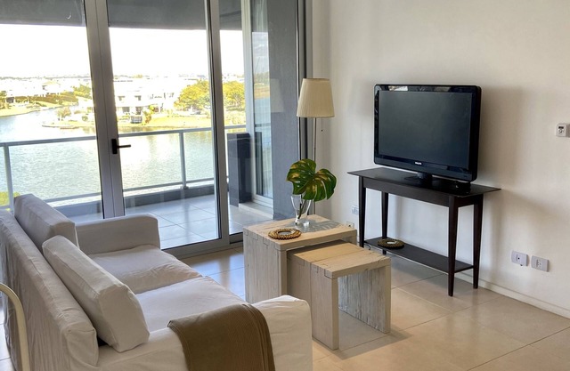 NORDELTA APARTMENT FURNISHED TO THE LAKE !! 2 main rooms TEMPORARY RENTAL!