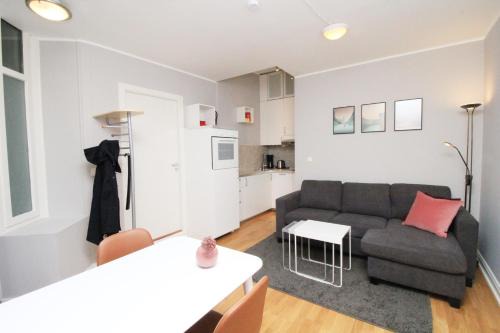 Nordic Host - City Center 2 Bed/2 Bath - Skippergata - 3 minutes from station