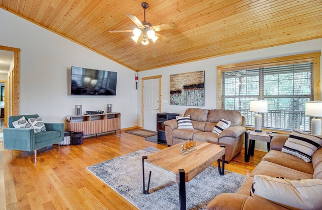 Lake Norfolk Access: Cabin w/ Deck & Water View!