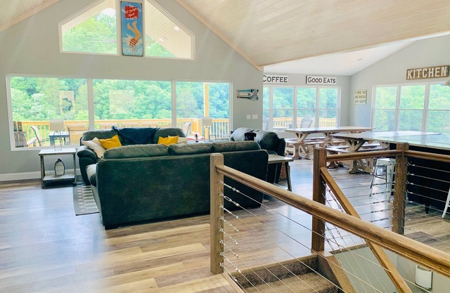 Norris Nook: Brand New Lakefront, 9br / 11ba, Dock privé, HotTub privé, pour 32 personnes