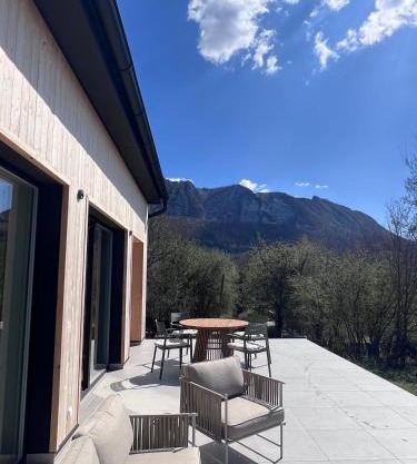 NORTE - house by the cliff