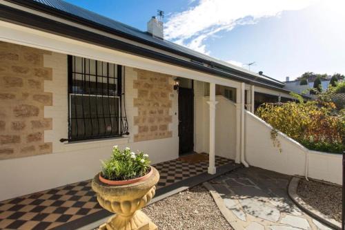 North Adelaide Row Cottage Monte