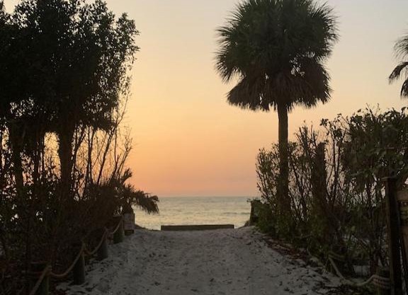 NORTH CAPTIVA ISLAND Steps to Private Gulf Beaches Pools Hot Tub Golf Cart