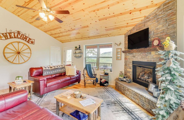 North Carolina Cabin - Pool Table & Mountain Views