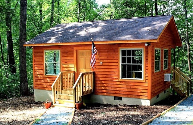 North Carolina Private Vineyard Cabin - établissement vinicole, cabine de lune de miel, randonnée pédestre, cheminée
