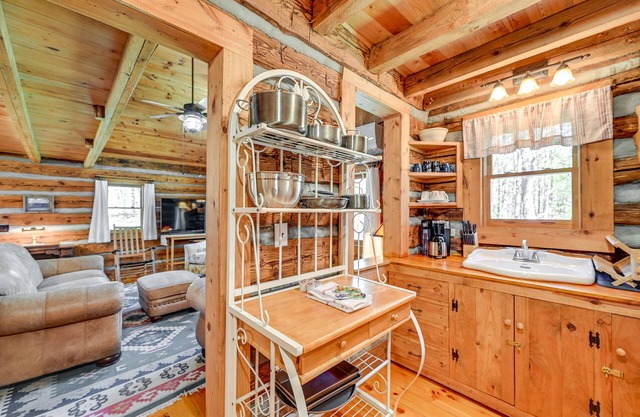 North Carolina Wine Country Cabin w/Deck