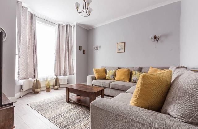 North Central London House/ Sleeps8/Garden/Wifi