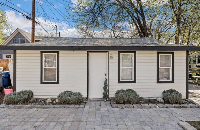 North End Cottage - Walking Distance to Hyde Park - Unbeatable Location