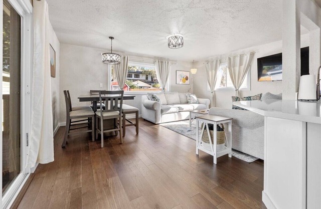 North End Gem w/Hot Tub, Fast Wifi, GameRoom, Fire Pit