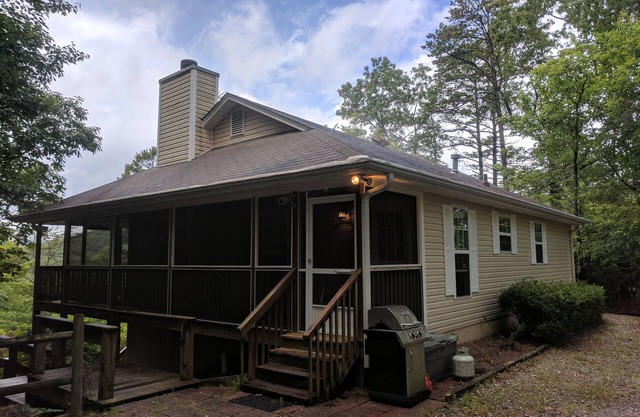North Georgia Cabin sur la colline du lac Burton