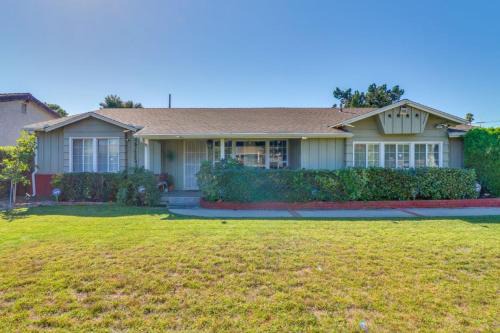 North Hills 2BR Home and Outdoor Pool
