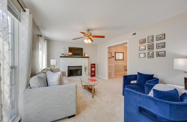 North Macon Townhome with Deck Less Than 8 Mi to Downtown!