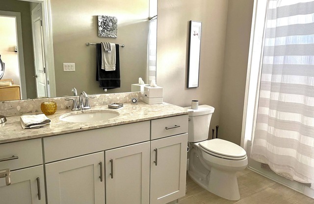 North Naples Luxury Condo - west of I-75 - close to the best of Naples!